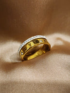 ✨ Roman Numeral Engraved Premium Crystal Band Ring – Aura de Luxe