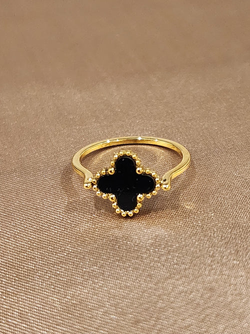 ✨ 2-in-1 Reversible Clover Ring (Black & White) – Aura de Luxe