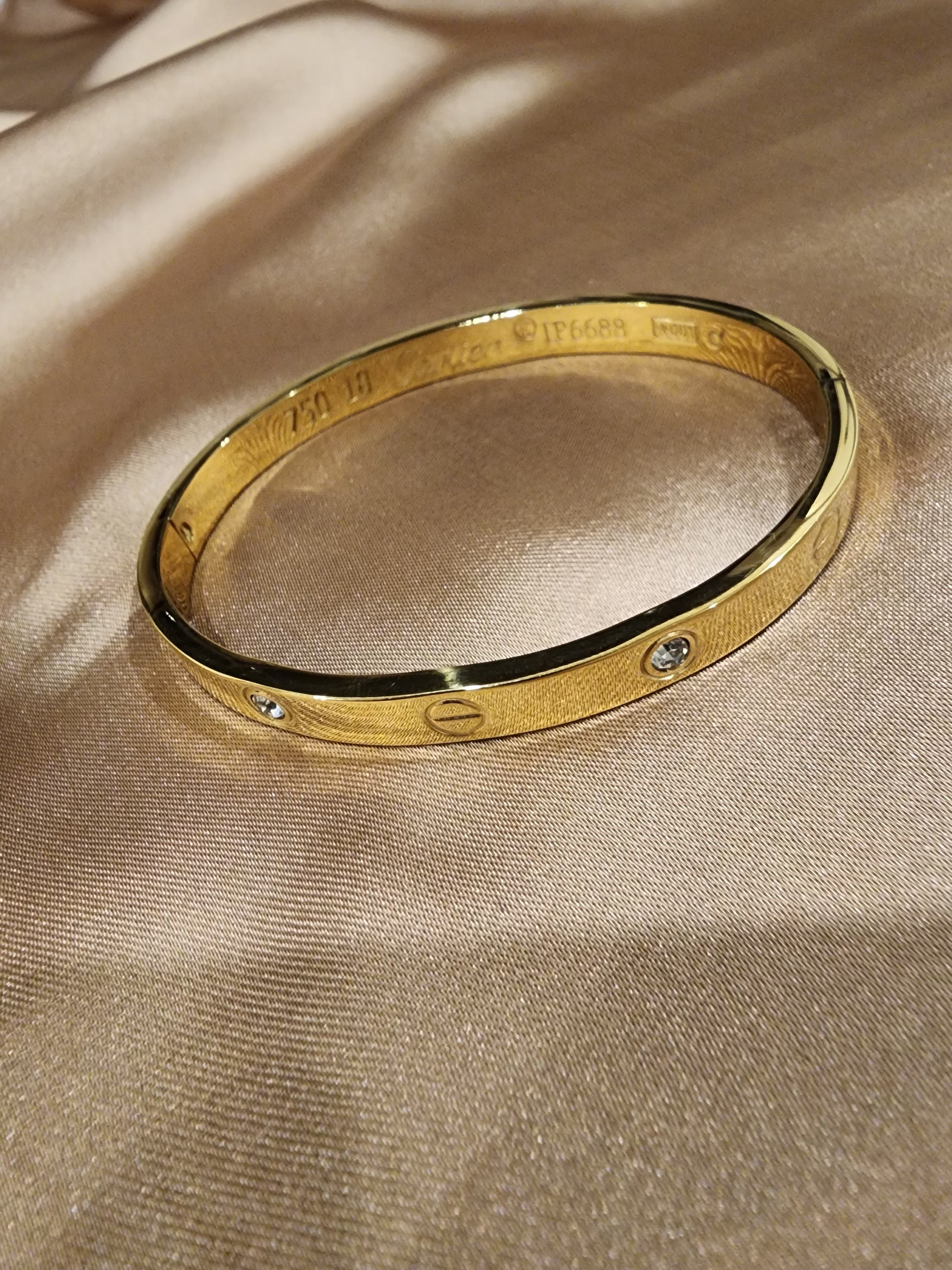 ✨ Gold-Tone Screw Motif Crystal Bangle – Aura de Luxe