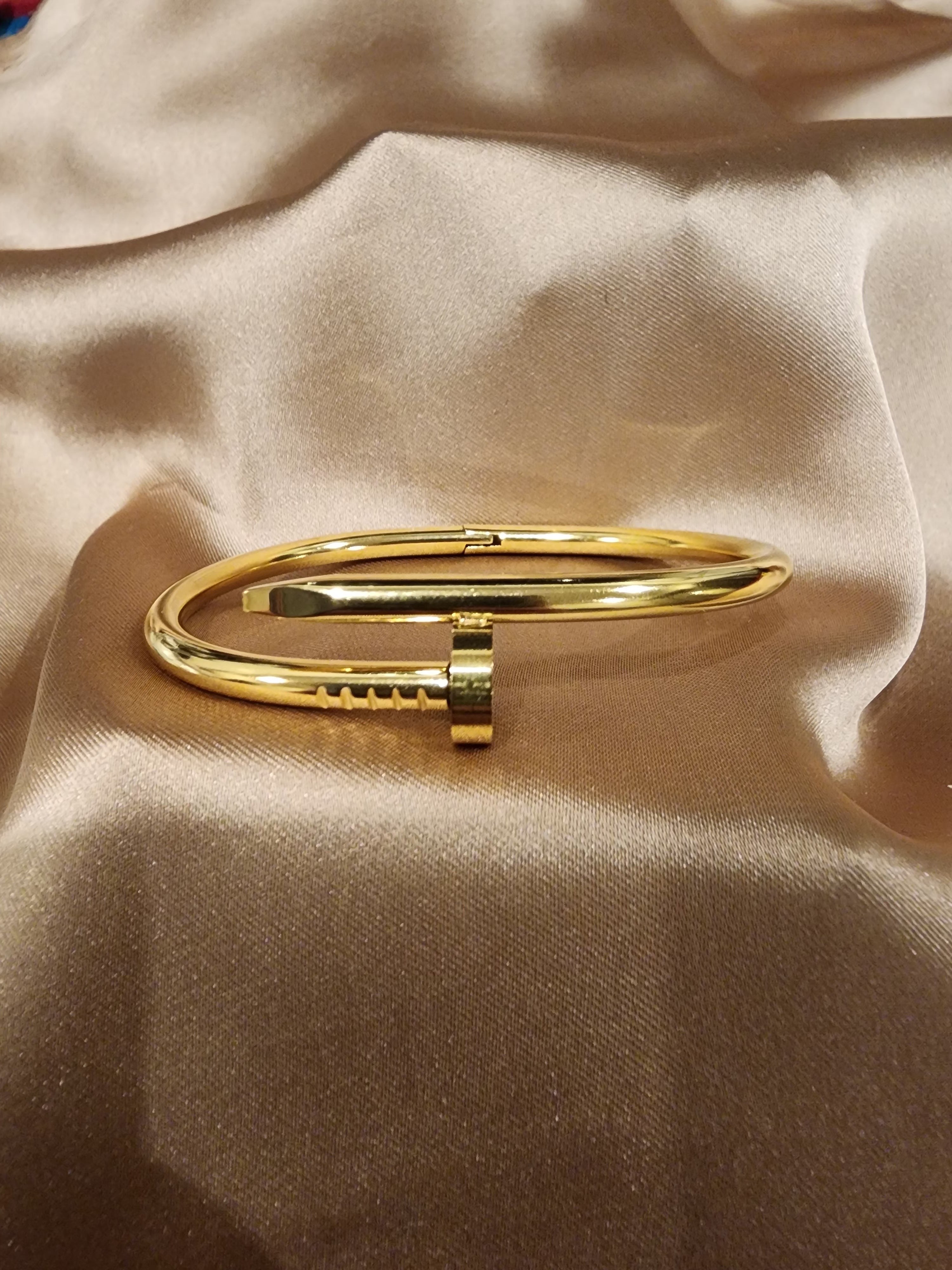 ✨ Elãn Nail Cuff Bracelet – Aura de Luxe