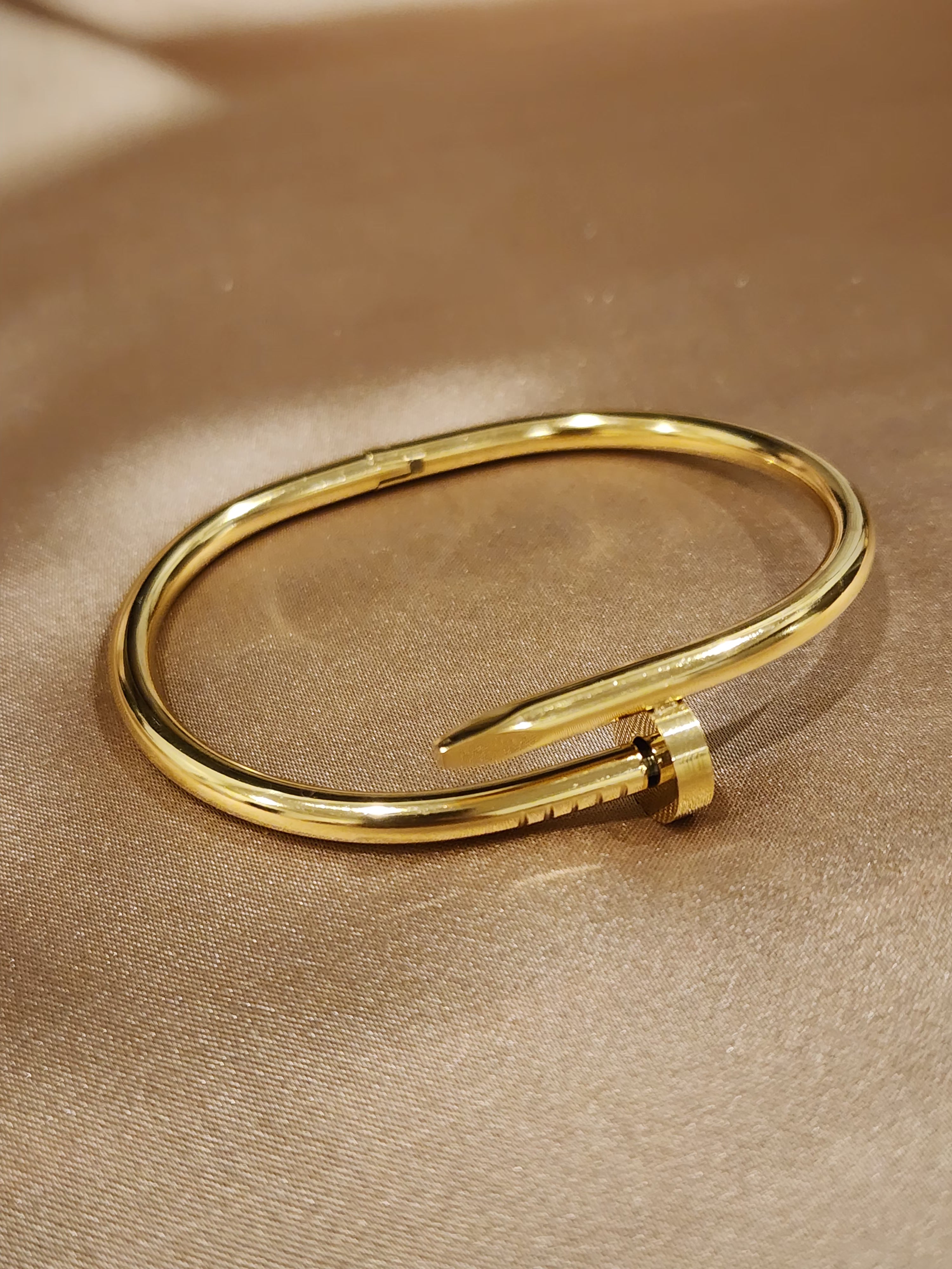 ✨ Elãn Nail Cuff Bracelet – Aura de Luxe