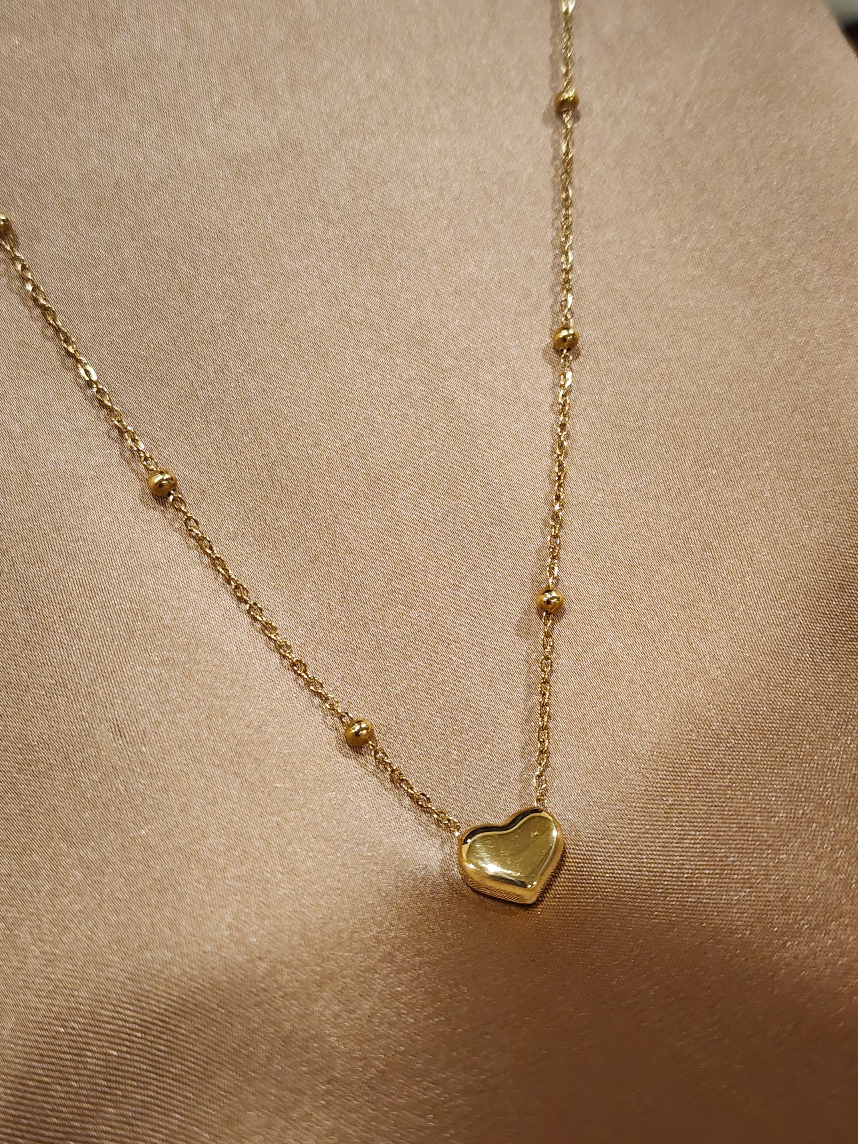 ✨ Signature Beaded Heart Necklace – Aura de Luxe