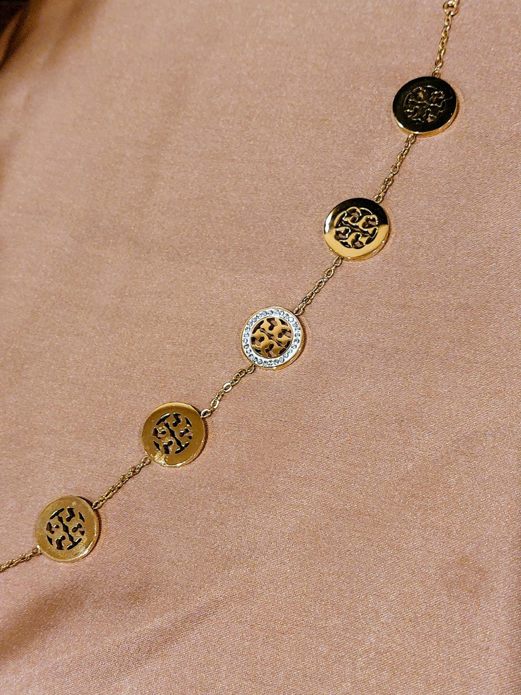 ✨ Signature Emblem Disc Bracelet – Aurã de Luxé - Aurã de Luxê