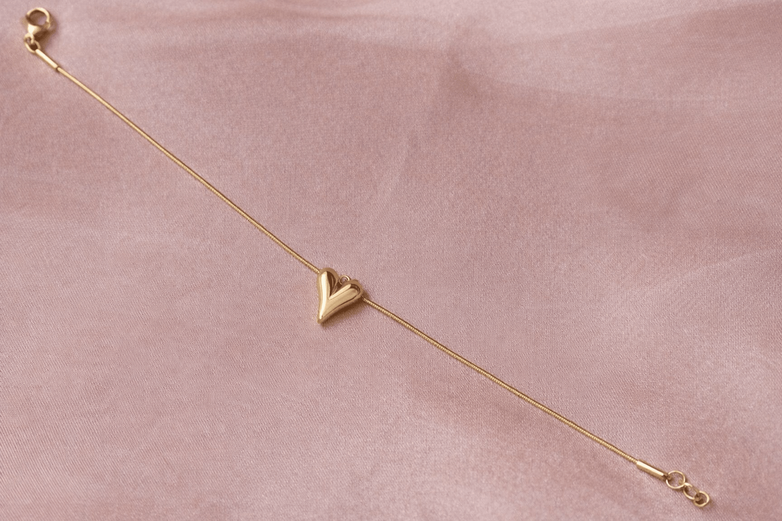 ✨ Amour Curve Bracelet – Aurã de Luxé - Aurã de Luxê