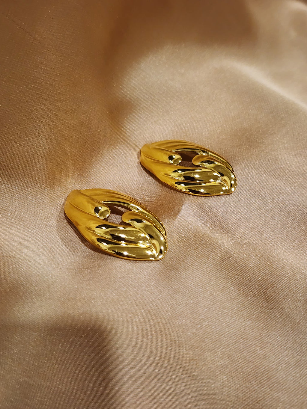 ✨ Aurelia Shell Studs – Aurã de Luxé