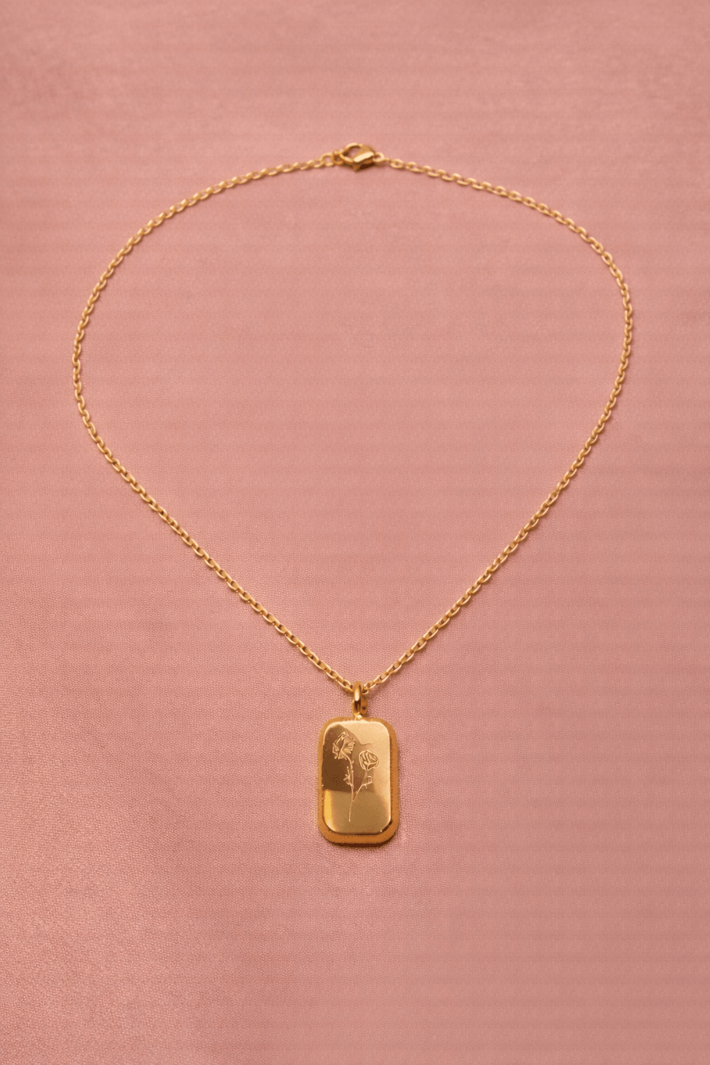 ✨ Fleur Script Pendant Necklace — Aurã de Luxé - Aurã de Luxê