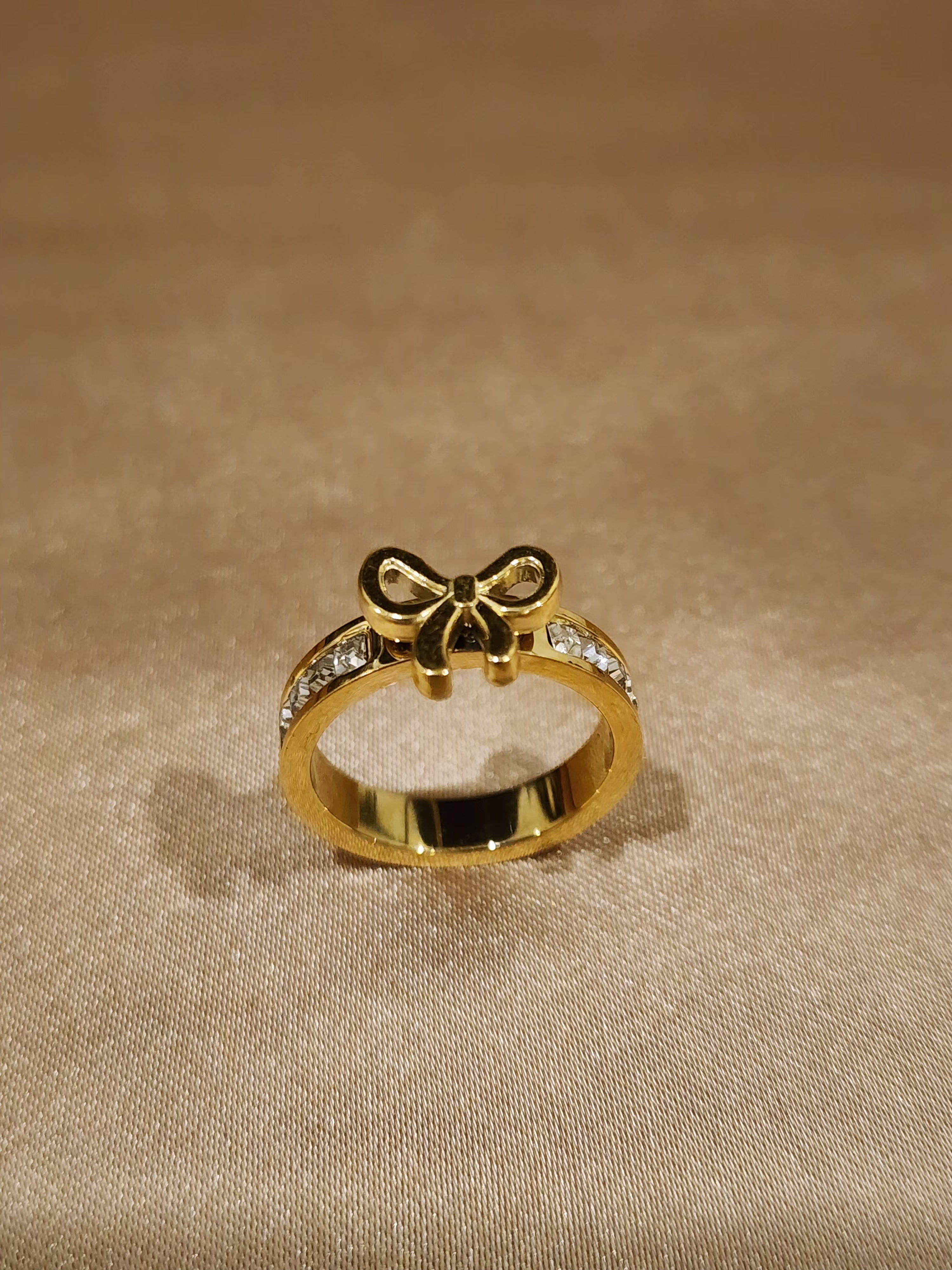 ✨ Bow Detail Gold-Tone Stainless Steel Ring – Aura de Luxe