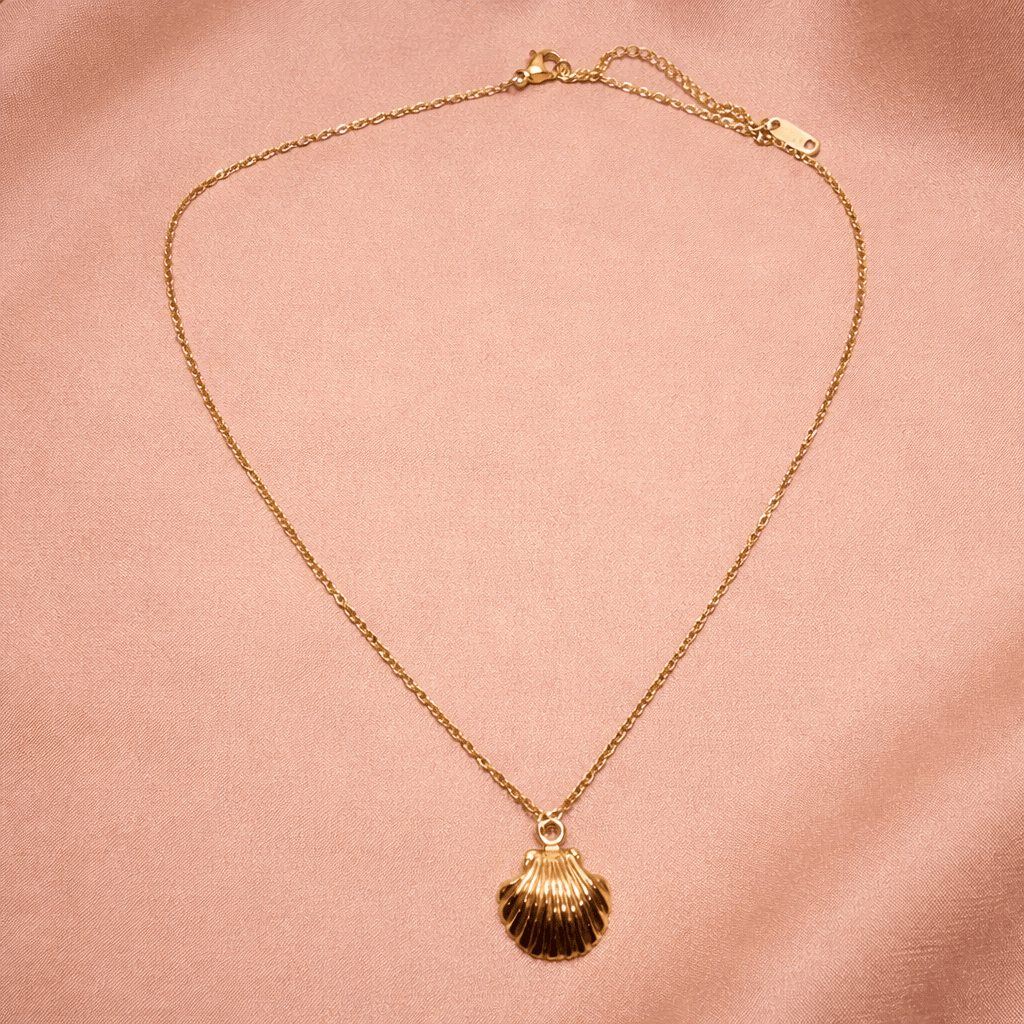 ✨ Golden Scallop Shell Pendant Necklace – Aurã de Luxé - Aurã de Luxê