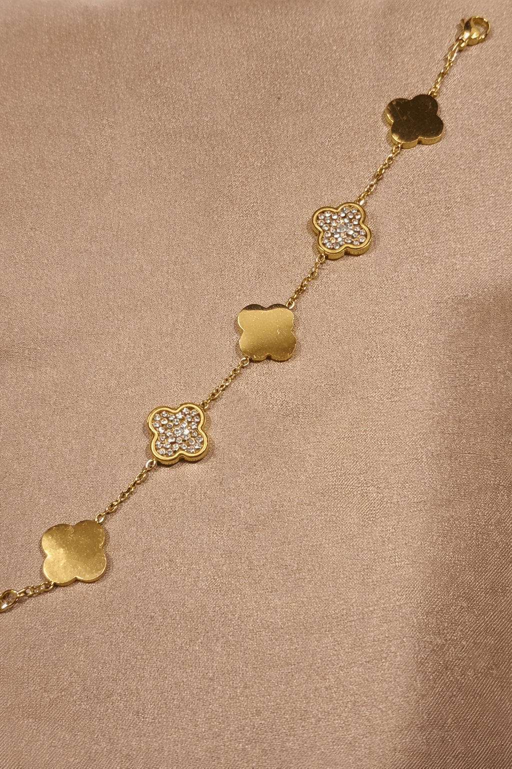 ✨ Black & Crystal Clover Gold - Tone Bracelet – Aurã de Luxé - Aurã de Luxê