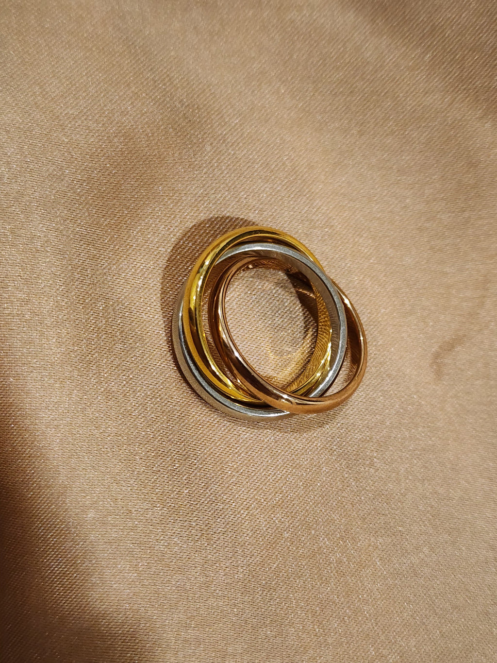 ✨ Trinity Interlace Ring – Aurã de Luxé