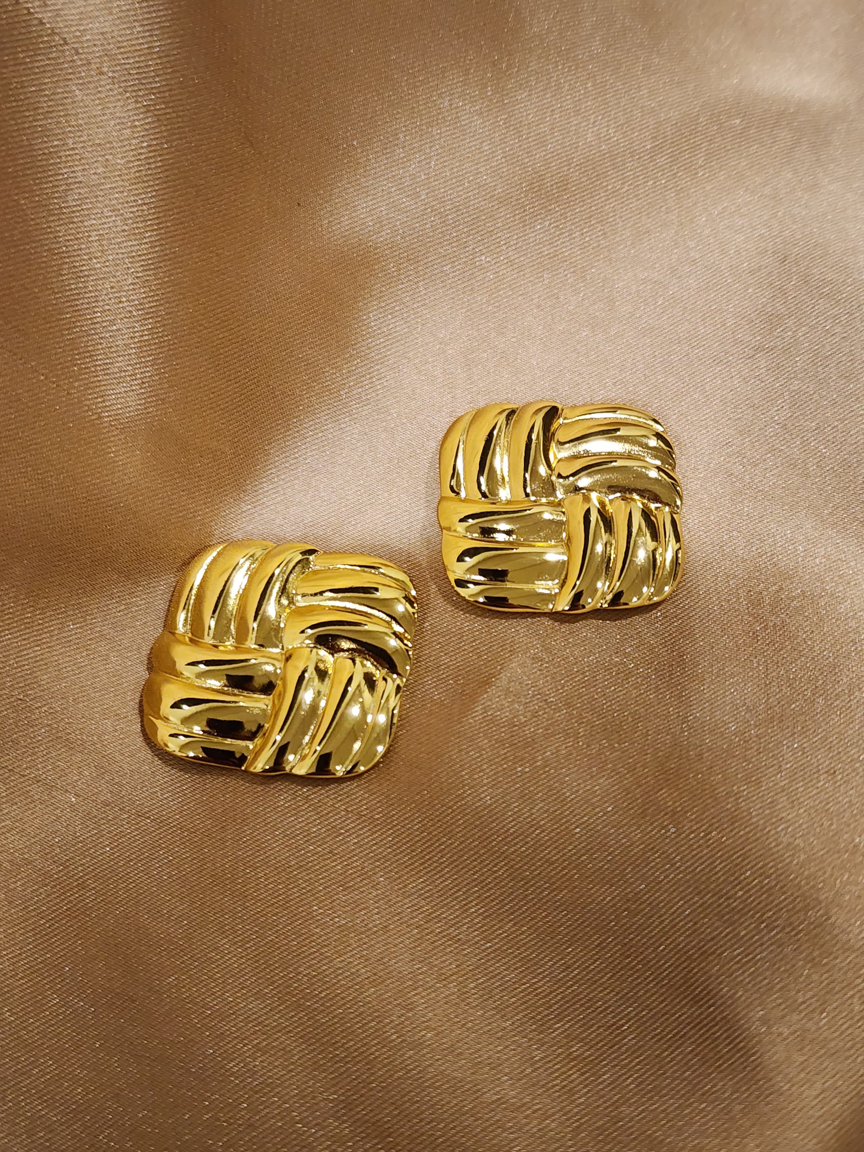 ✨ Celestia Weave Studs Earrings – Aurã de Luxé