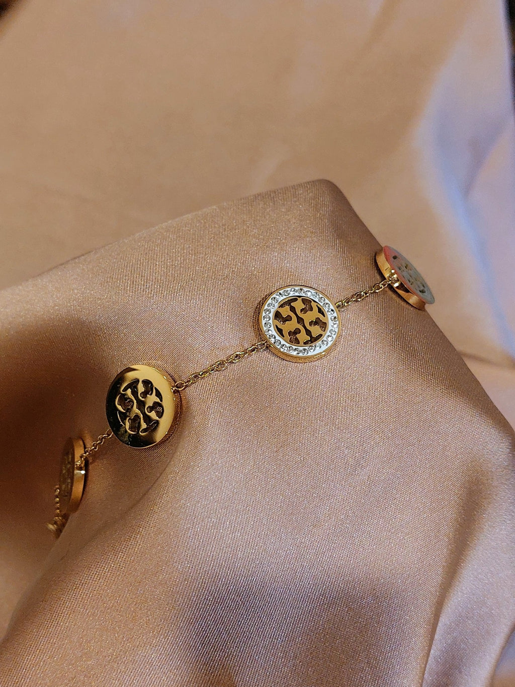 ✨ Signature Emblem Disc Bracelet – Aurã de Luxé - Aurã de Luxê