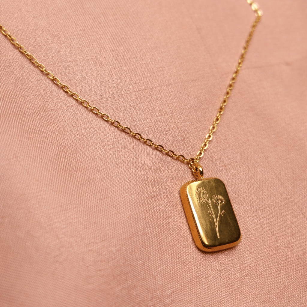 ✨ Fleur Script Pendant Necklace — Aurã de Luxé - Aurã de Luxê