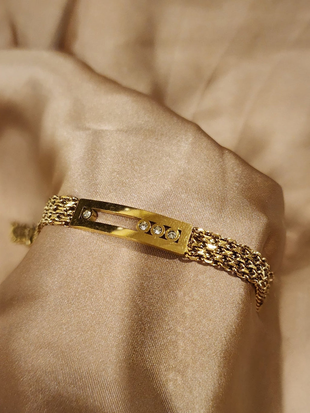 ✨Lumière Crystal Bar Multi - Chain Bracelet – Aurã de Luxé - Aurã de Luxê