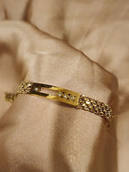 ✨Lumière Crystal Bar Multi - Chain Bracelet – Aurã de Luxé - Aurã de Luxê