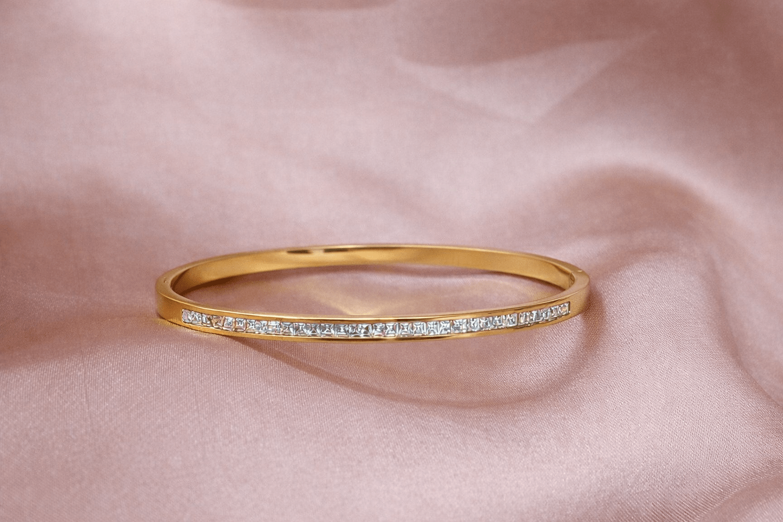 ✨ Celeste Pave Band Cuff — Aurã de Luxé - Aurã de Luxê