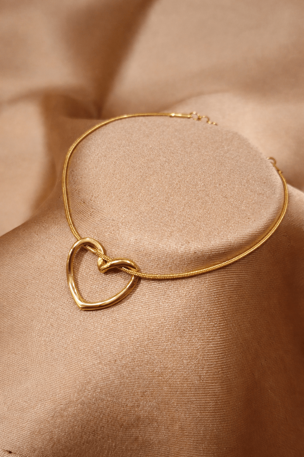 ✨ Interlinked Open Heart Gold - Tone Bracelet – Aurã de Luxé - Aurã de Luxê