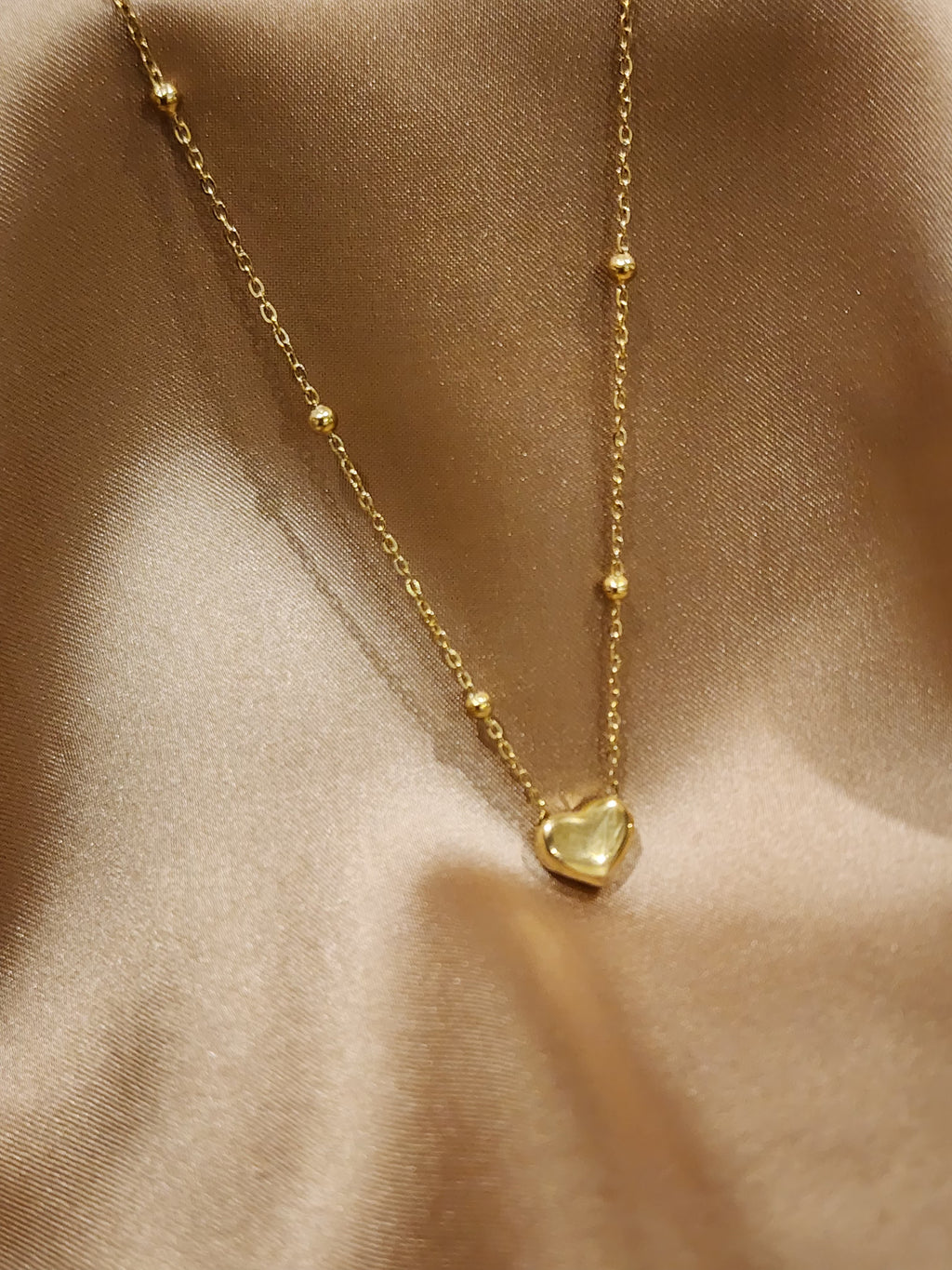 ✨ Signature Beaded Heart Necklace – Aura de Luxe