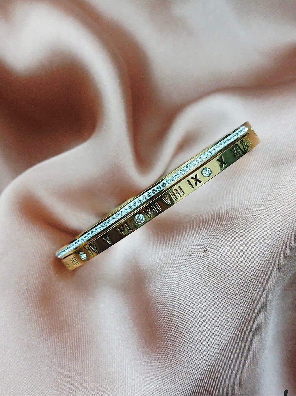 ✨Roman Numeral Engraved Crystal Cuff — Aurã de Luxé - Aurã de Luxê