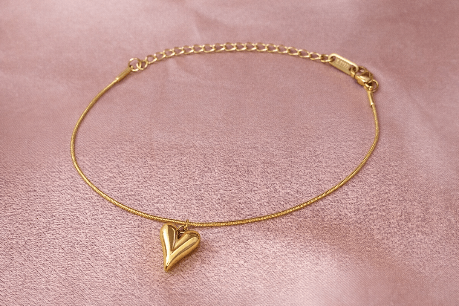 ✨ Amour Curve Bracelet – Aurã de Luxé - Aurã de Luxê