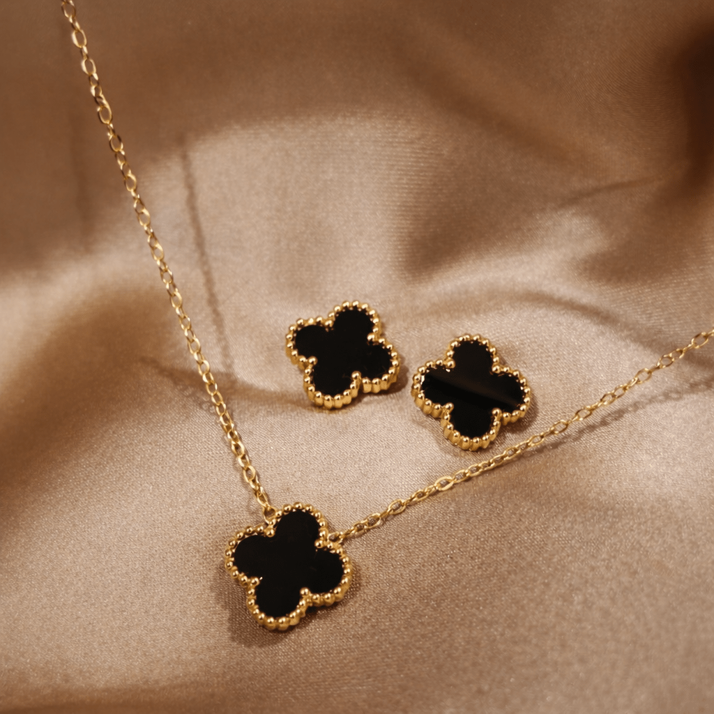 ✨ Black Clover Gold - Tone Locket Set – Aurã de Luxé - Aurã de Luxê
