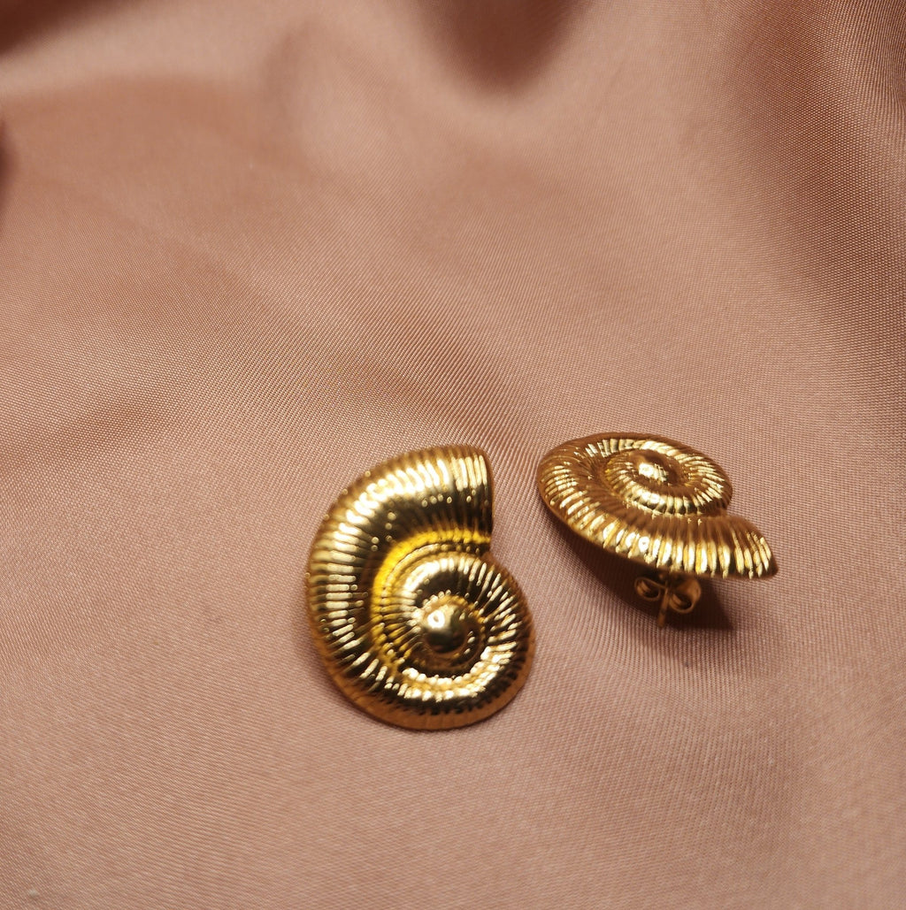 ✨ Aurã Spiral Radiance Studs - Aurã de Luxê
