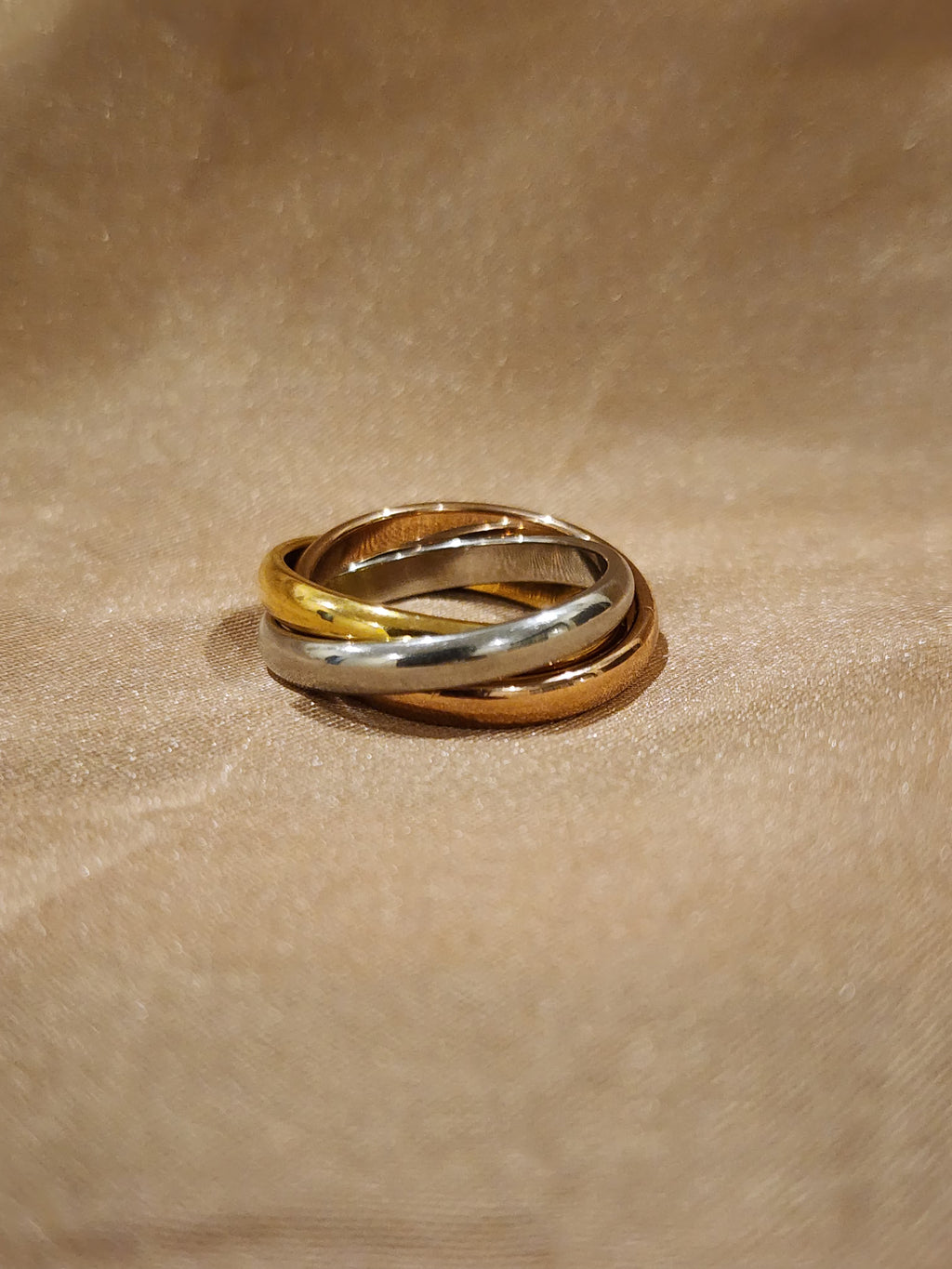 ✨ Trinity Interlace Ring – Aurã de Luxé