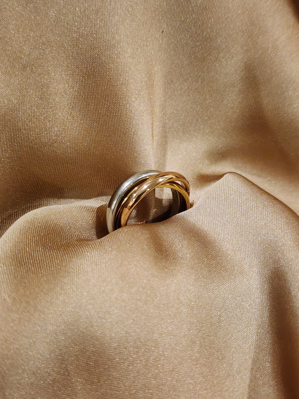 ✨ Trinity Interlace Ring – Aurã de Luxé