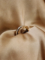 ✨ Trinity Interlace Ring – Aurã de Luxé
