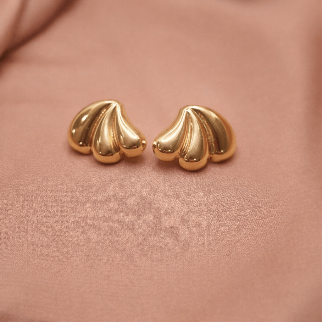 ✨ Sculpted Petal Stud Earrings – Aurã de Luxé - Aurã de Luxê