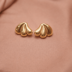 ✨ Sculpted Petal Stud Earrings – Aurã de Luxé - Aurã de Luxê