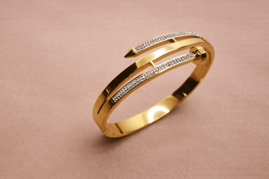 ✨ Clou Lumière Nail Cuff Bracelet — Aurã de Luxé - Aurã de Luxê