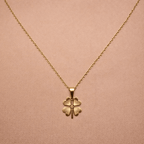 ✨Gold Clover Charm Necklace — Aurã de Luxé - Aurã de Luxê
