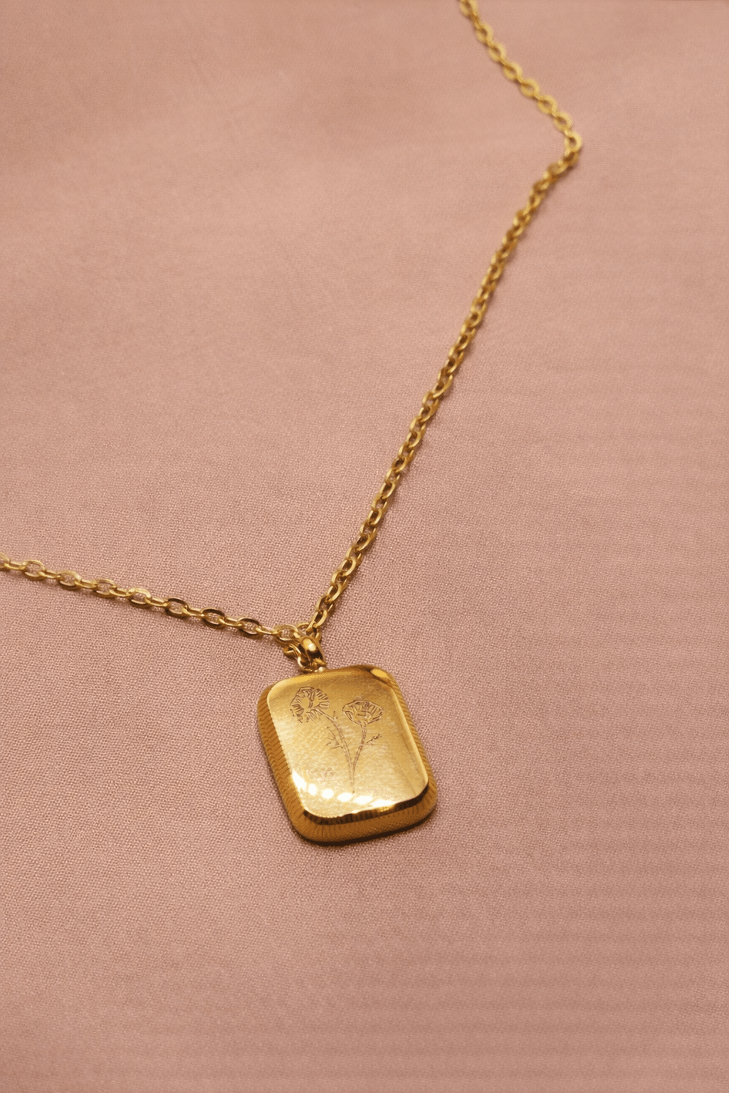 ✨ Fleur Script Pendant Necklace — Aurã de Luxé - Aurã de Luxê