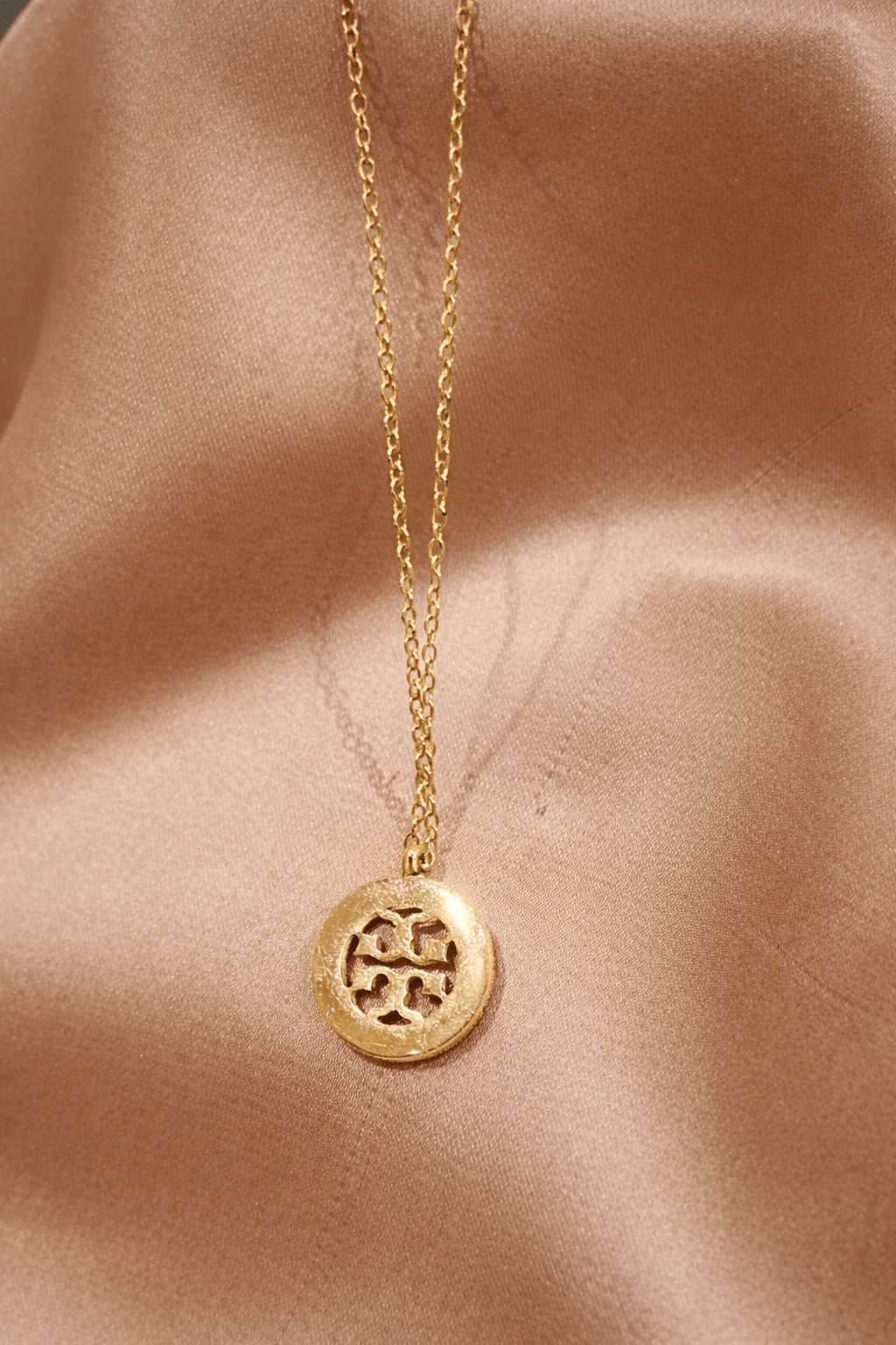 ✨ Signature Emblem Necklace & Stud Set – Aurã de Luxé - Aurã de Luxê