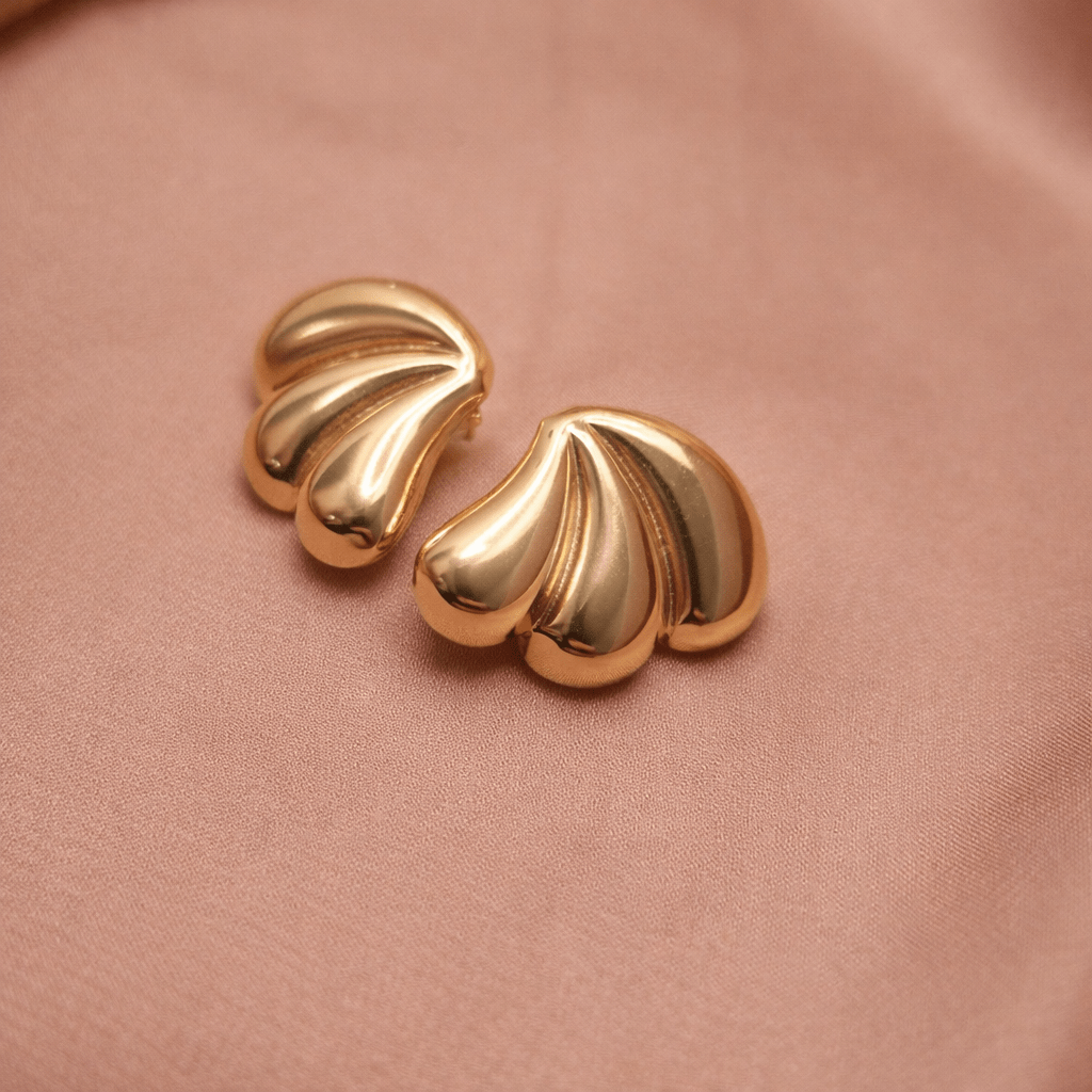 ✨ Sculpted Petal Stud Earrings – Aurã de Luxé - Aurã de Luxê