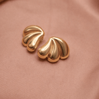 ✨ Sculpted Petal Stud Earrings – Aurã de Luxé - Aurã de Luxê